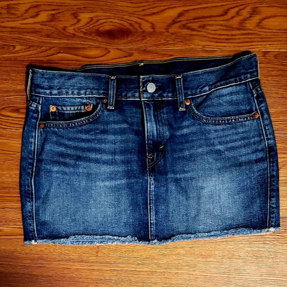 Levi's Dresses & Skirts - Levi's sz 28 denim mini skirt excellent condition Levi's Dresses & Skirts - Levi's sz 28 denim mini skirt excellent condition